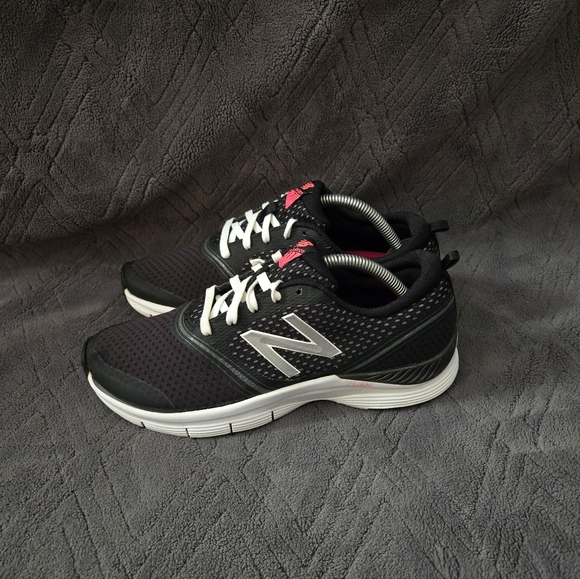 New Balance 711 Running Shoes Womens Sz 8.5B Athletic Sneakers Trainers Black. - Picture 2 of 9